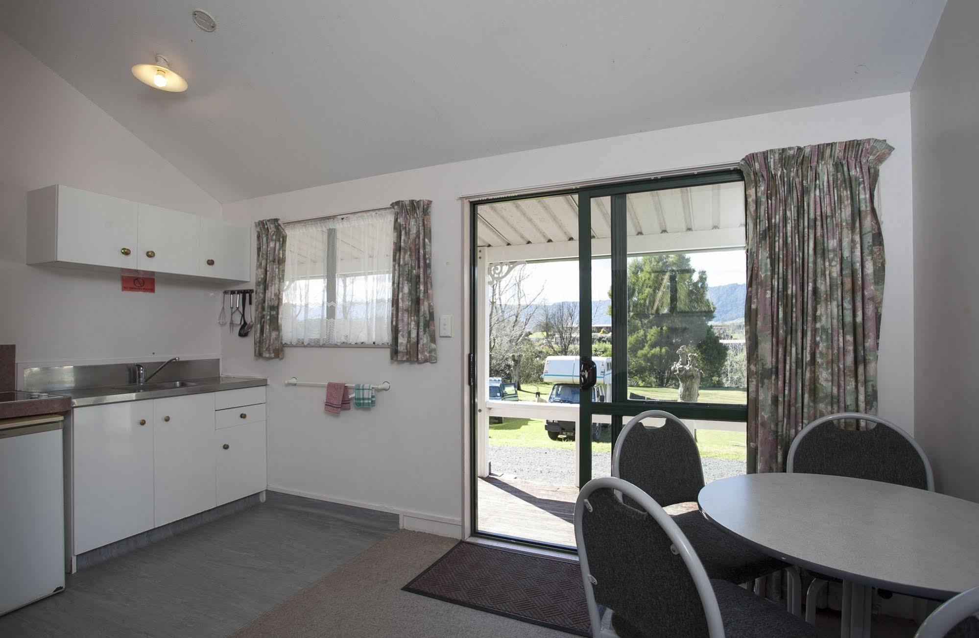 Opal Hot Springs & Holiday Park Okauia Exterior photo